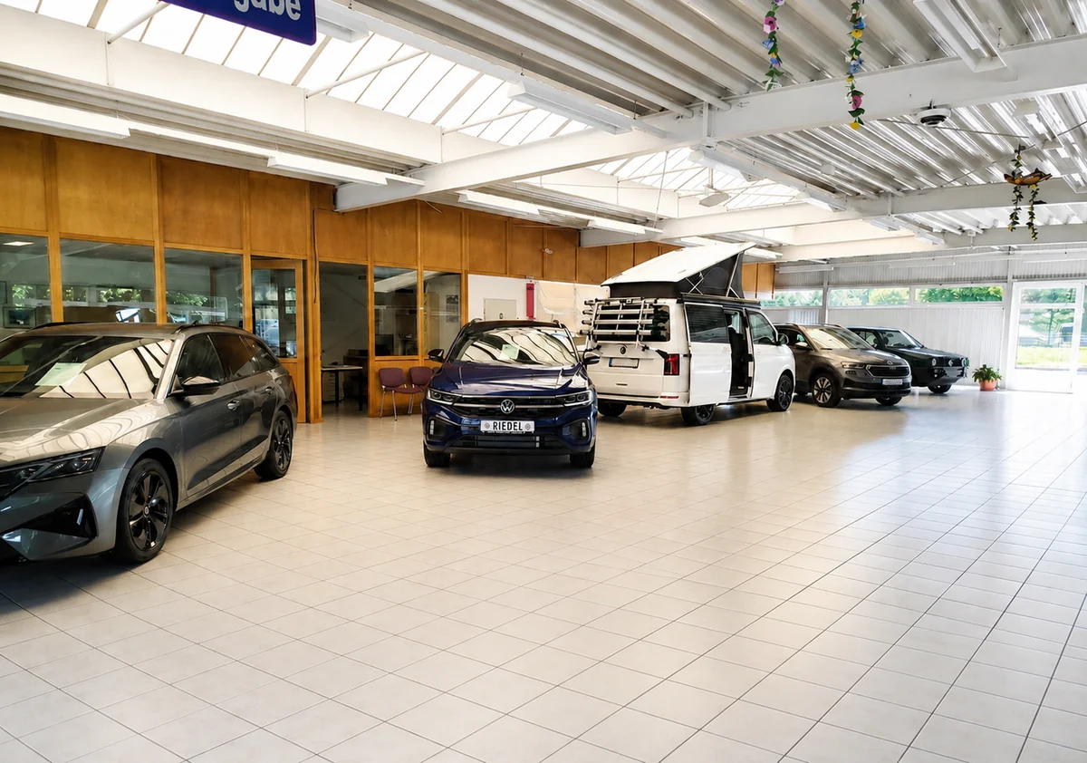 Ausstellungsraum von Autos & Service Riedel